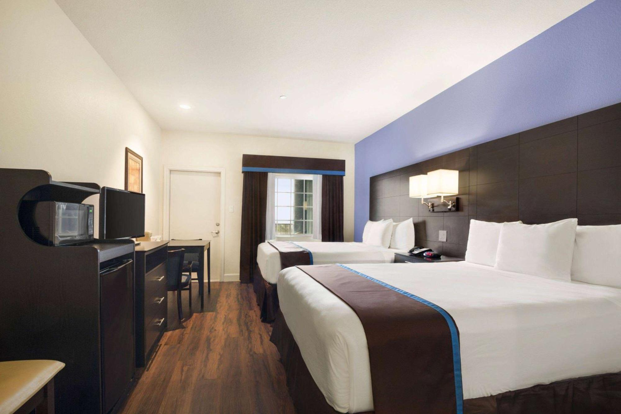 Days Inn & Suites By Wyndham Galveston West/Seawall מראה חיצוני תמונה
